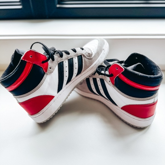 adidas Shoes - Adidas Top Tens size 7